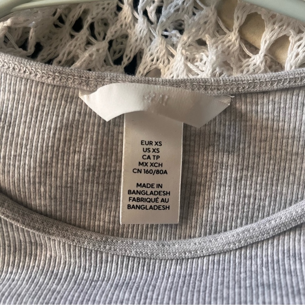 Basic Tee - Picture 4 of 5